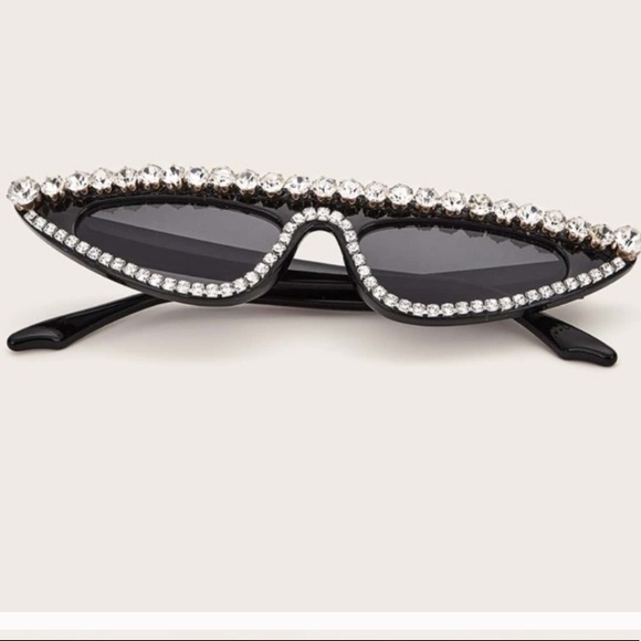 Rhinestone Engraved Sunglasses With Case - Picture 2 of 3